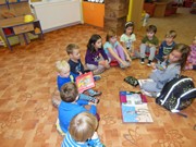 Návštěva školáků ve školce